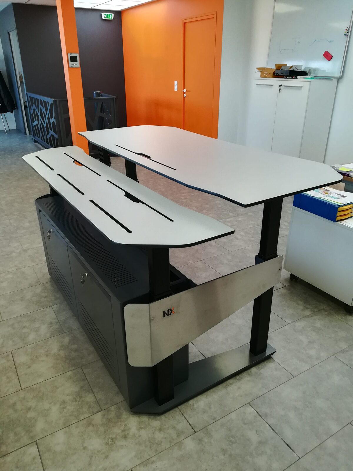 Poste de travail métallique laqué